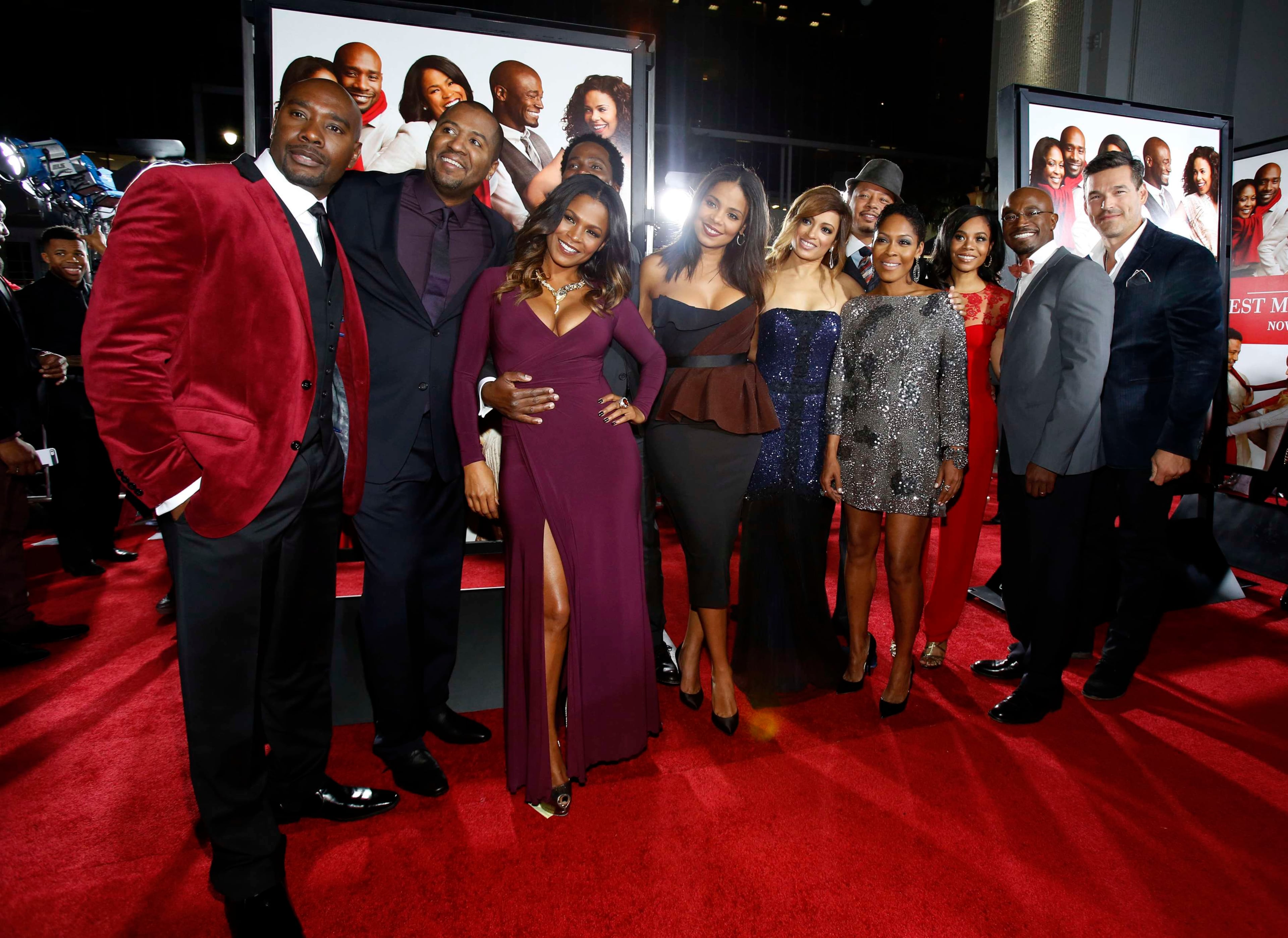 Director of the movie Malcolm D. Lee (2nd L) poses with cast members (from L-R) Morris Chestnut, Nia Long, Harold Perrineau (back), Sanaa Lathan, Melissa De Sousa, Terrence Howard, Monica Calhoun, Regina Hall, Taye Diggs and Eddie Cibrian at the premiere of "The Best Man Holiday" in Hollywood, California, Nov. 5, 2013. (Courtesy of Mario Anzuoni)