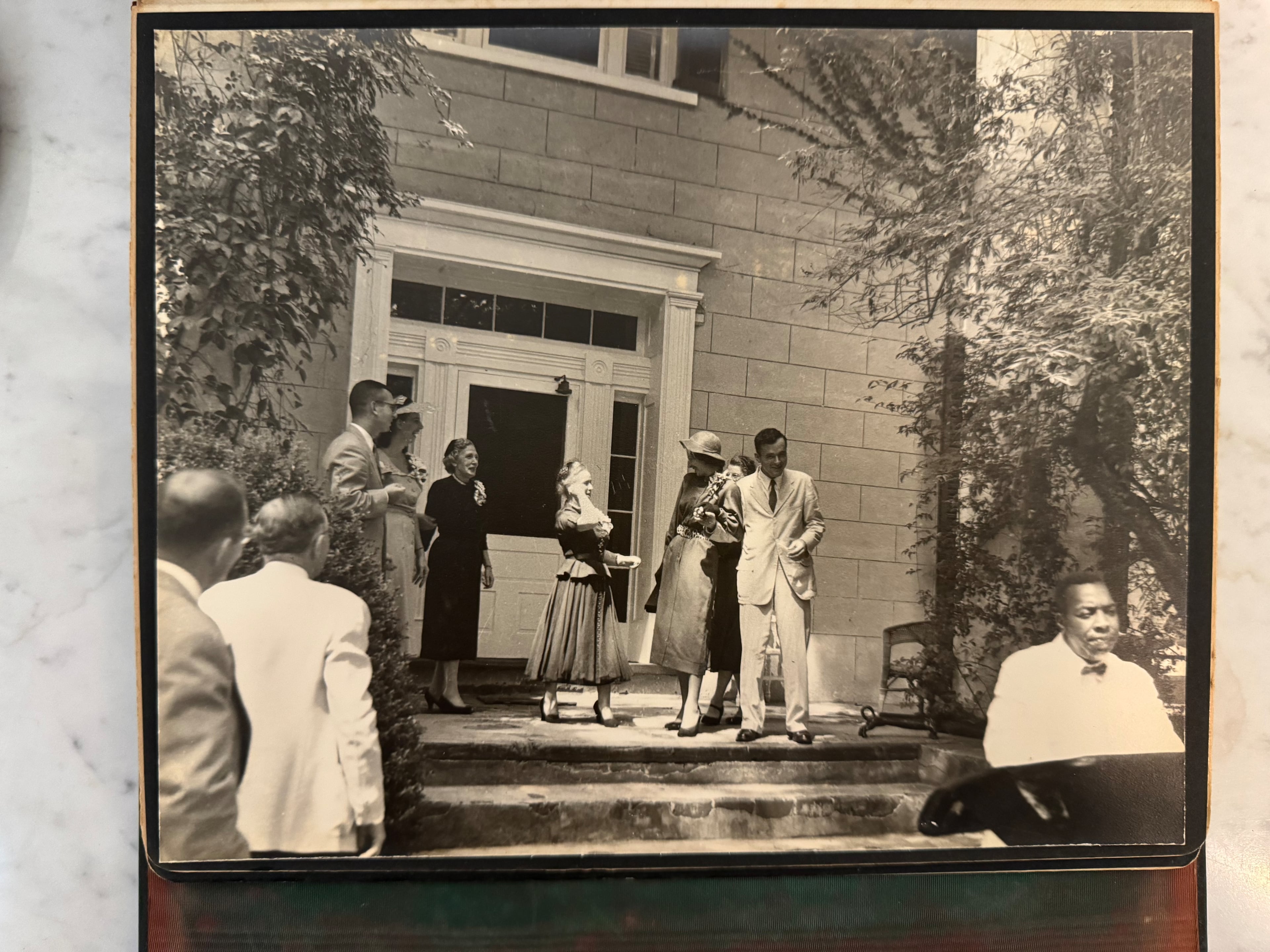 An intimate family wedding for Sylvia and Ned Hansell, the parents of 2017 owner Sally Hansell. Her grandmother, also named Sally Hansell, throws rice. Mimosa Hall gardener and driver John Cook preparing the car that he probably also chauffeured. (Courtesy of Sally Hansell)