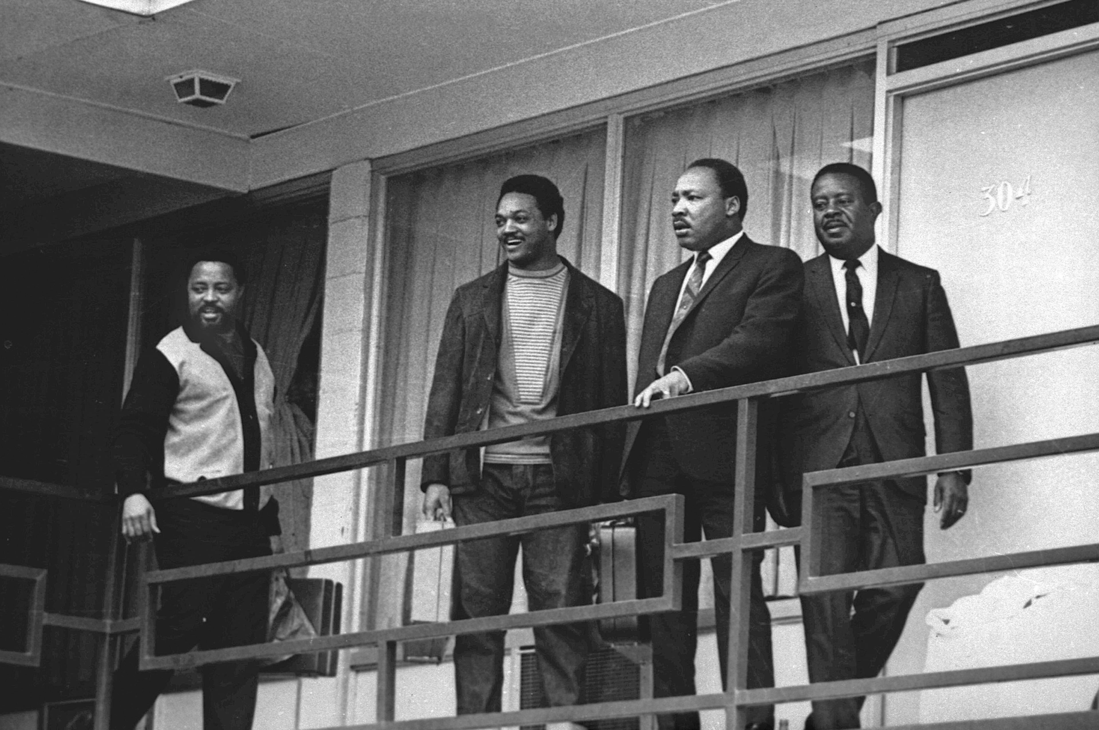 MARTIN LUTHER KING JR., JESSE JACKSON, RALPH ABERNATHY, HOSEA WILLIAMS