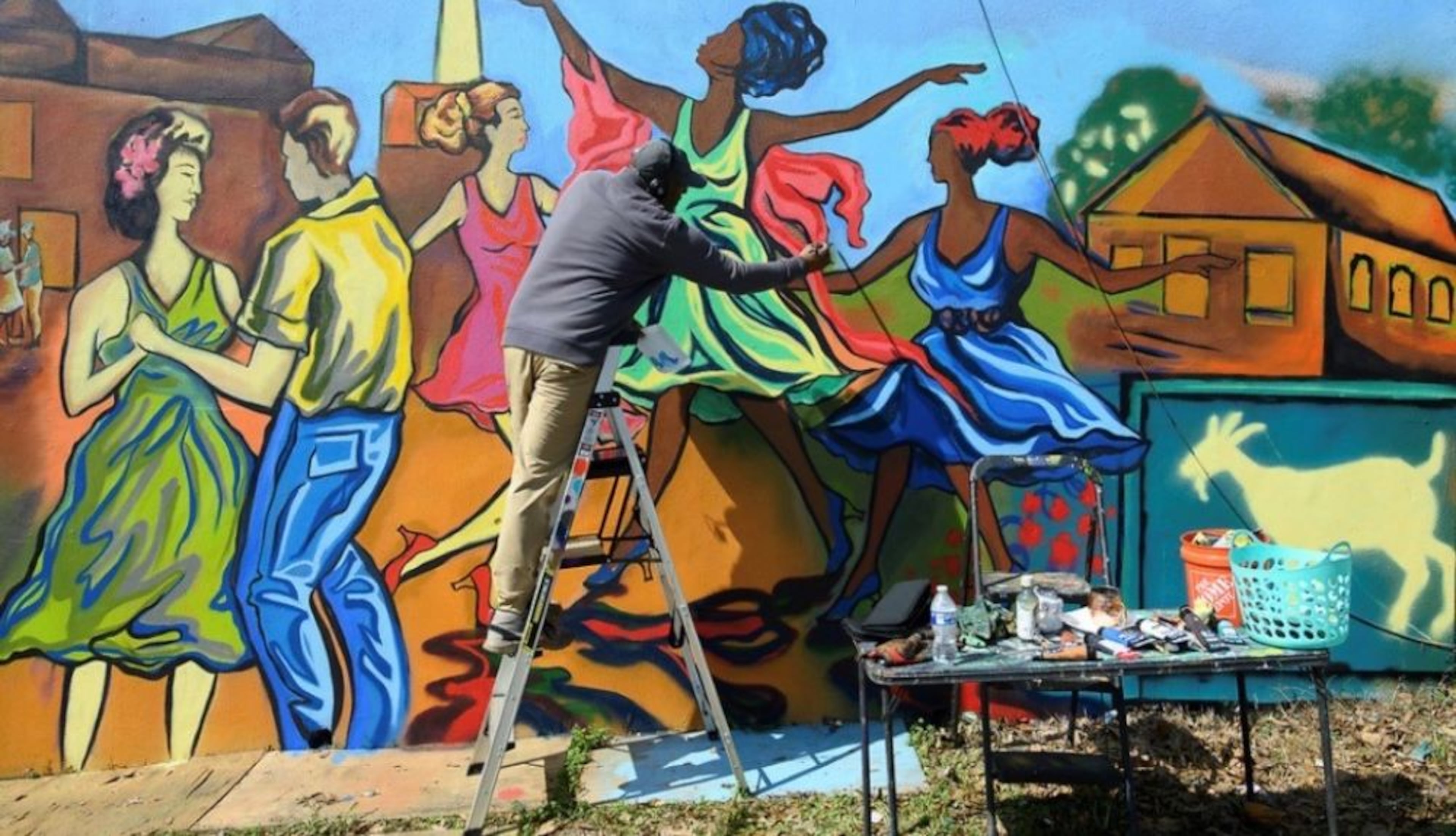 Barksdale creates the mixed media mural at the intersection of 17th Street and Northside Drive using exterior and spray paint. (Ellis Vener)