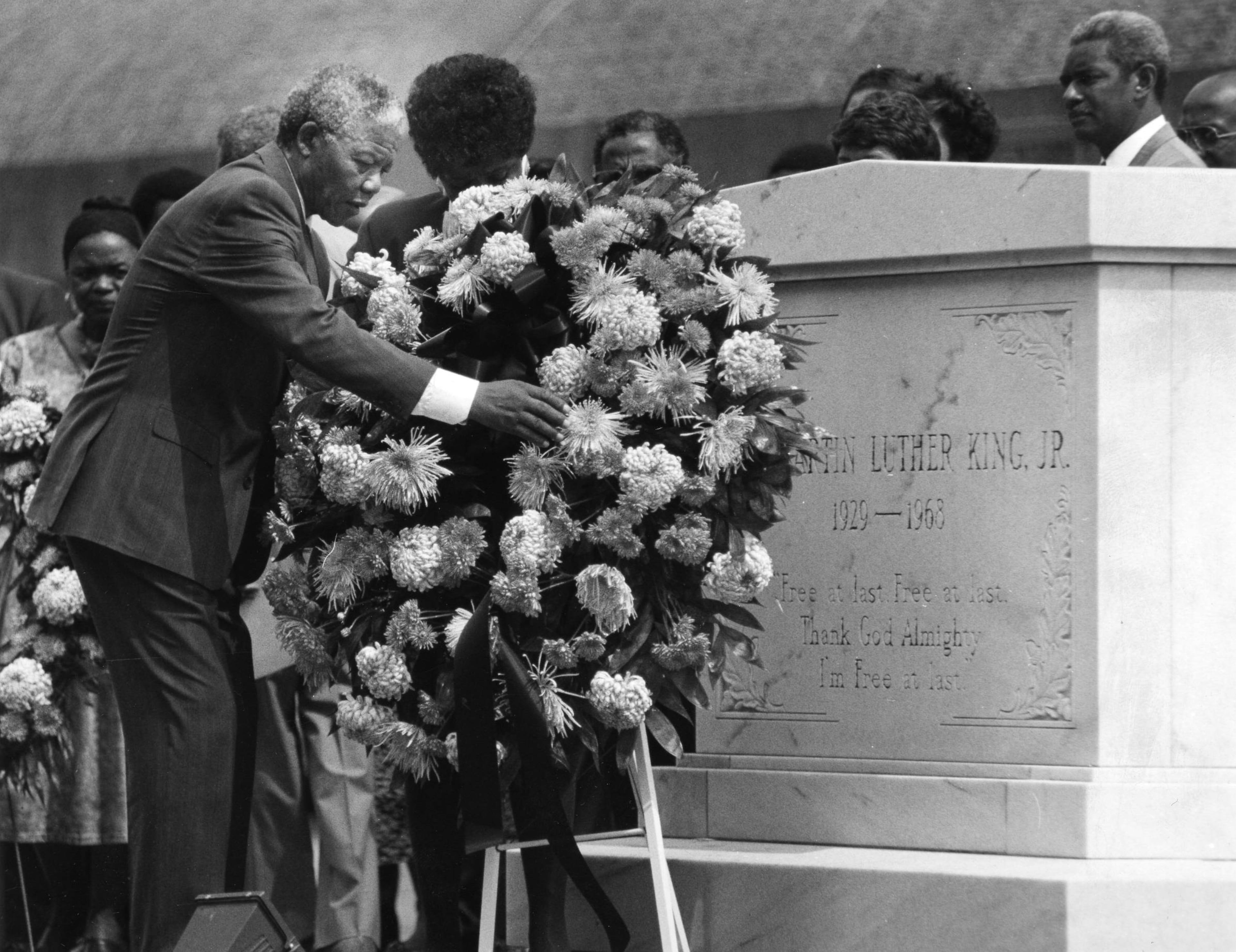 South African anti-apartheid leader Nelson Mandela lays a wreath at the crypt of the Rev. Martin Luther King Jr. in Atlanta on June 27, 1990. (Renee Hannans/AJC)