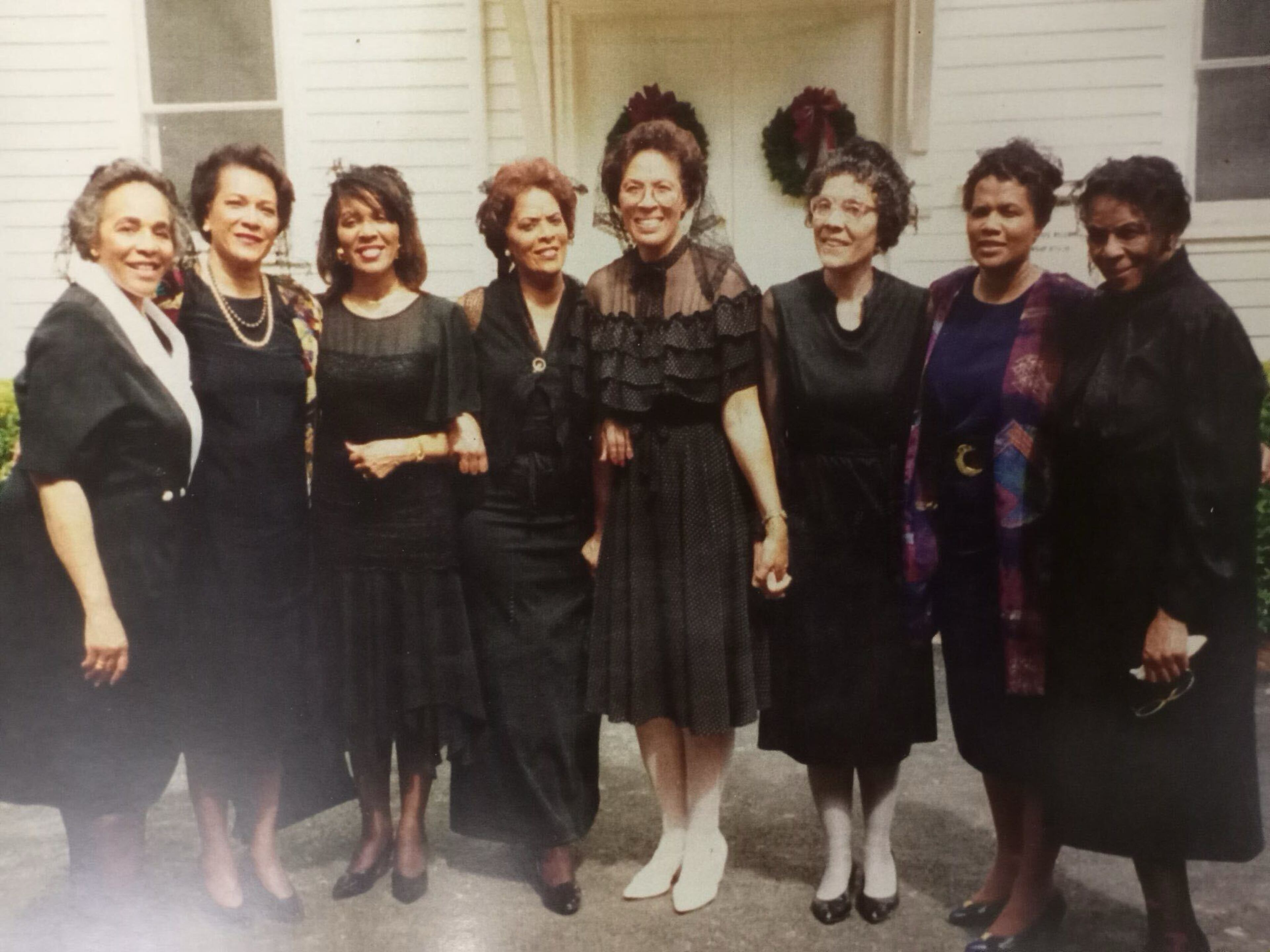 From left to right, Hadley sisters Delano, Marie, Agnes, Lula, Naomi, Rosa Louise, Lily Mae and Stella. (Courtesy of Jack Hadley)