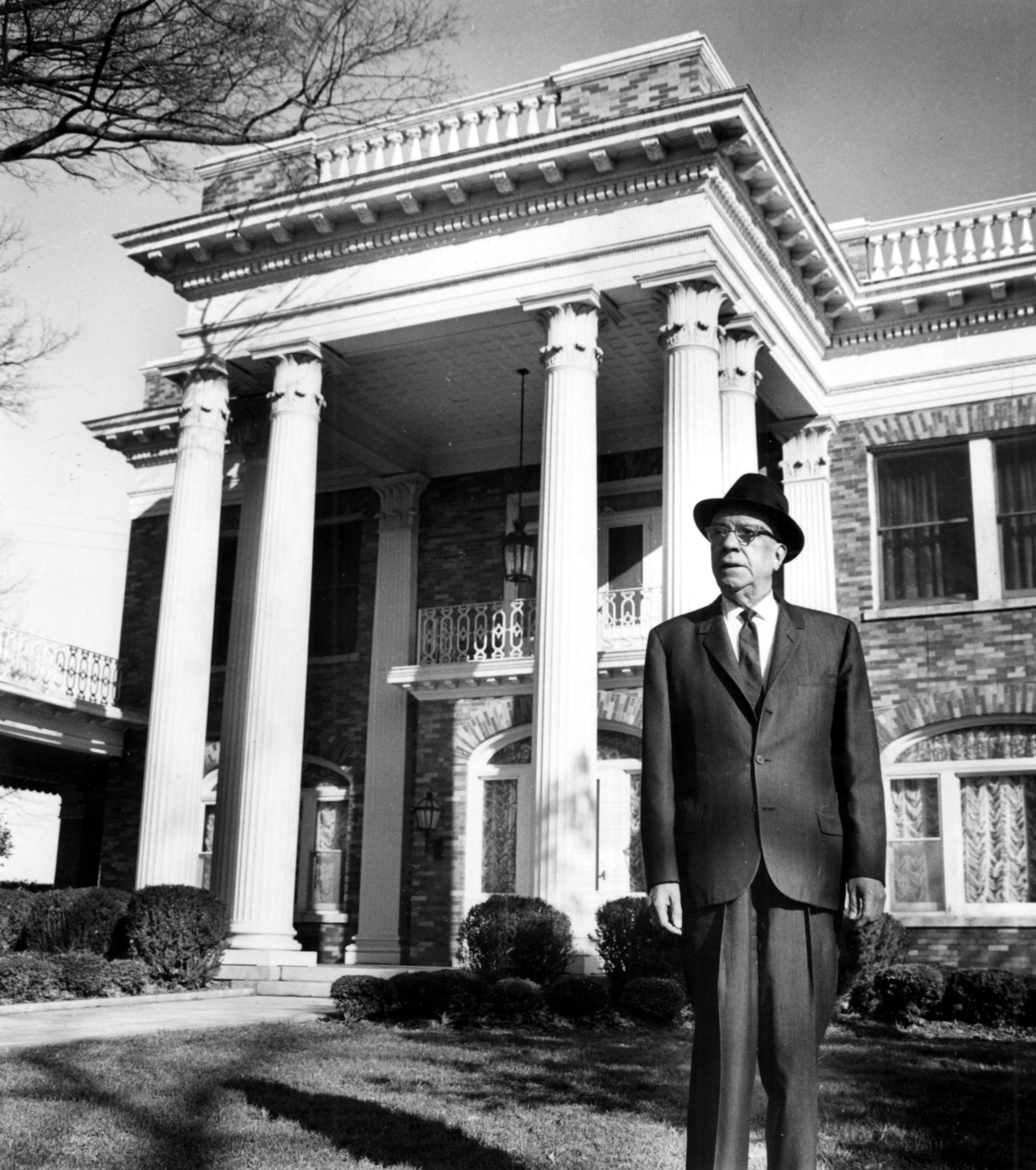Norris Herndon outside the home his dad, Alonzo Herndon, built. The Herndon House sits on land acquired from Atlanta University. (Floyd Jillson/AJC file)