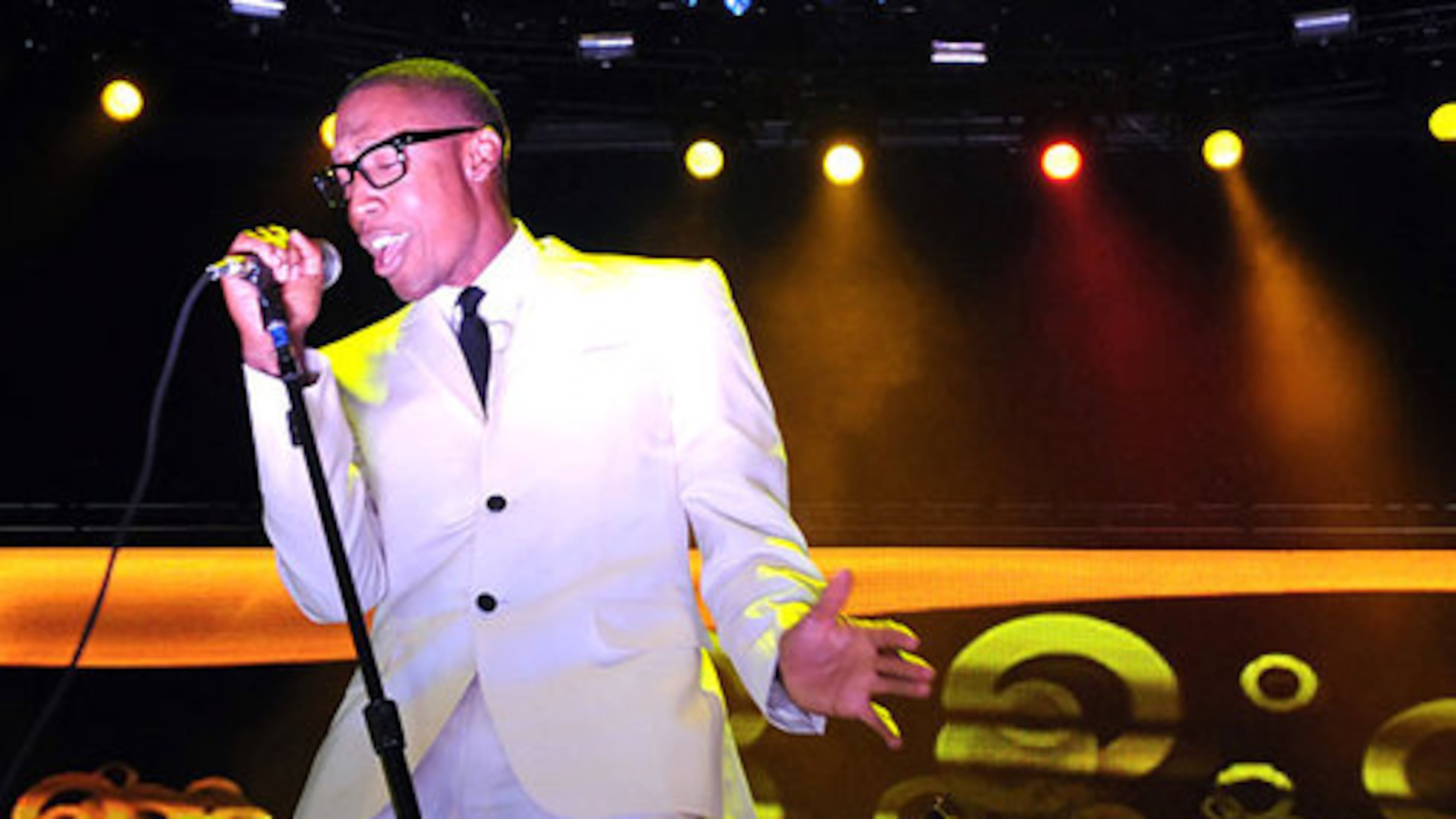 Raphael Saadiq sings. (Chuck Cook/AP)