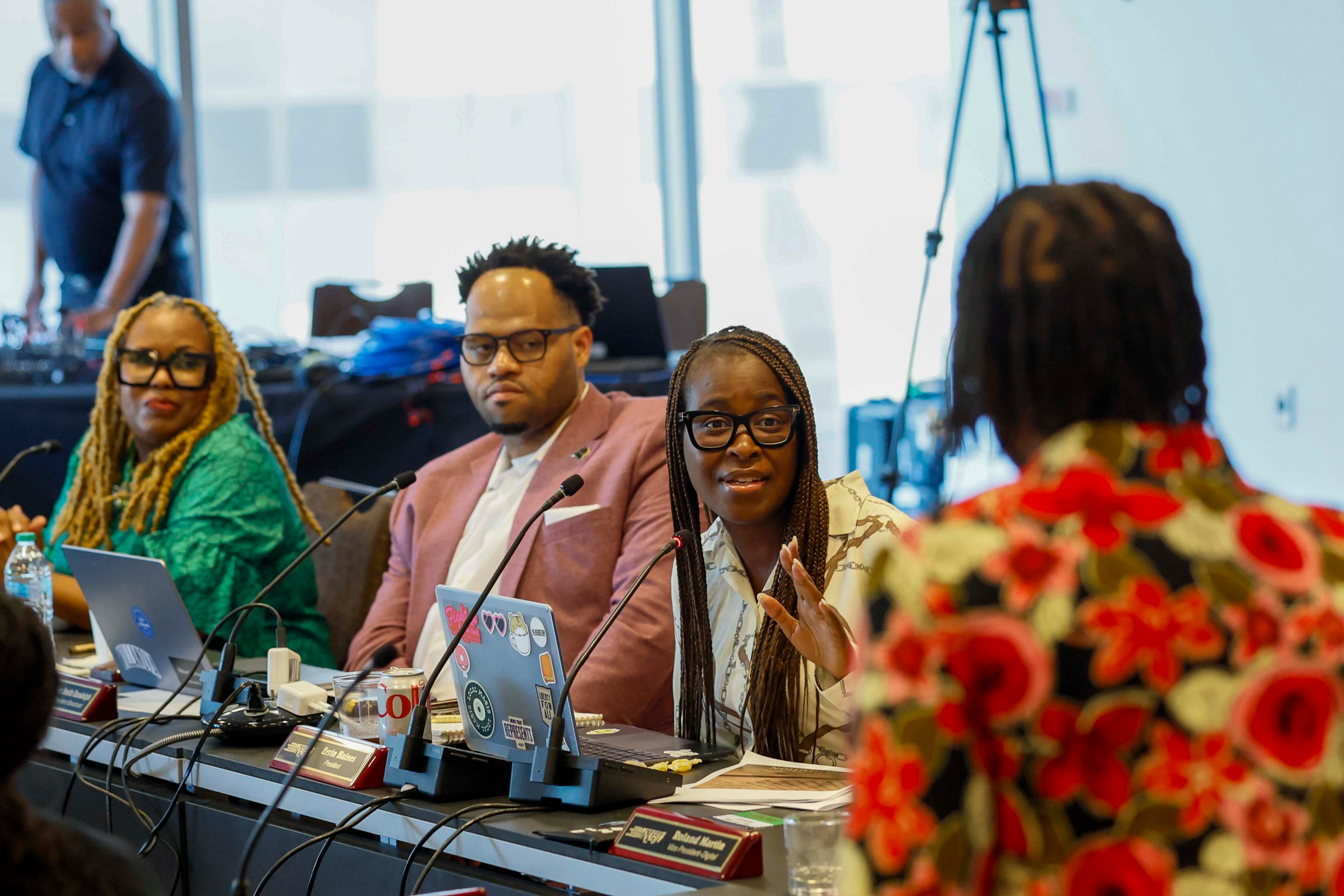 NABJ president Errin Haines, second from the right, interacts with an attendee during a board meeting at the Marriott Marquis in downtown Atlanta on Tuesday, Aug. 11, 2026, before the NABJ’s 2026 Convention & Career Fair, the largest gathering for journalists of color in the country. (Miguel Martinez/AJC)