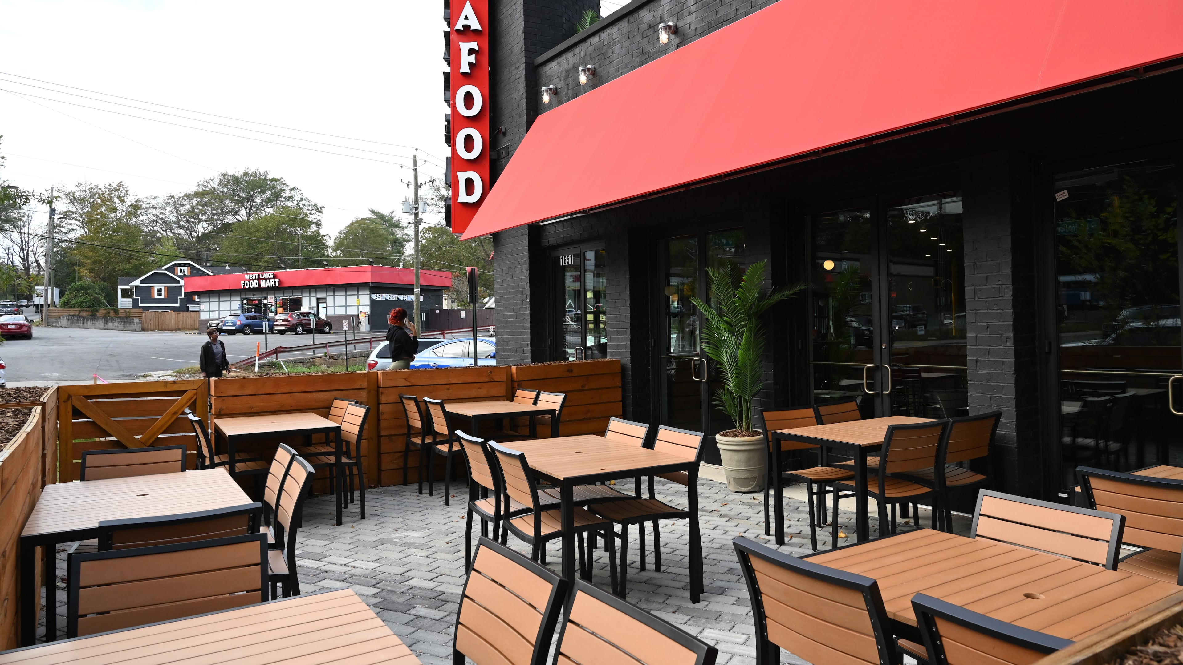 Bankhead Seafood reopened in November after closing in 2017 after more than 50 years serving seafood in Atlanta's Westside neighborhood. The restaurant has temporarily closed to make building, operations and menu updates. (Hyosub Shin/AJC)