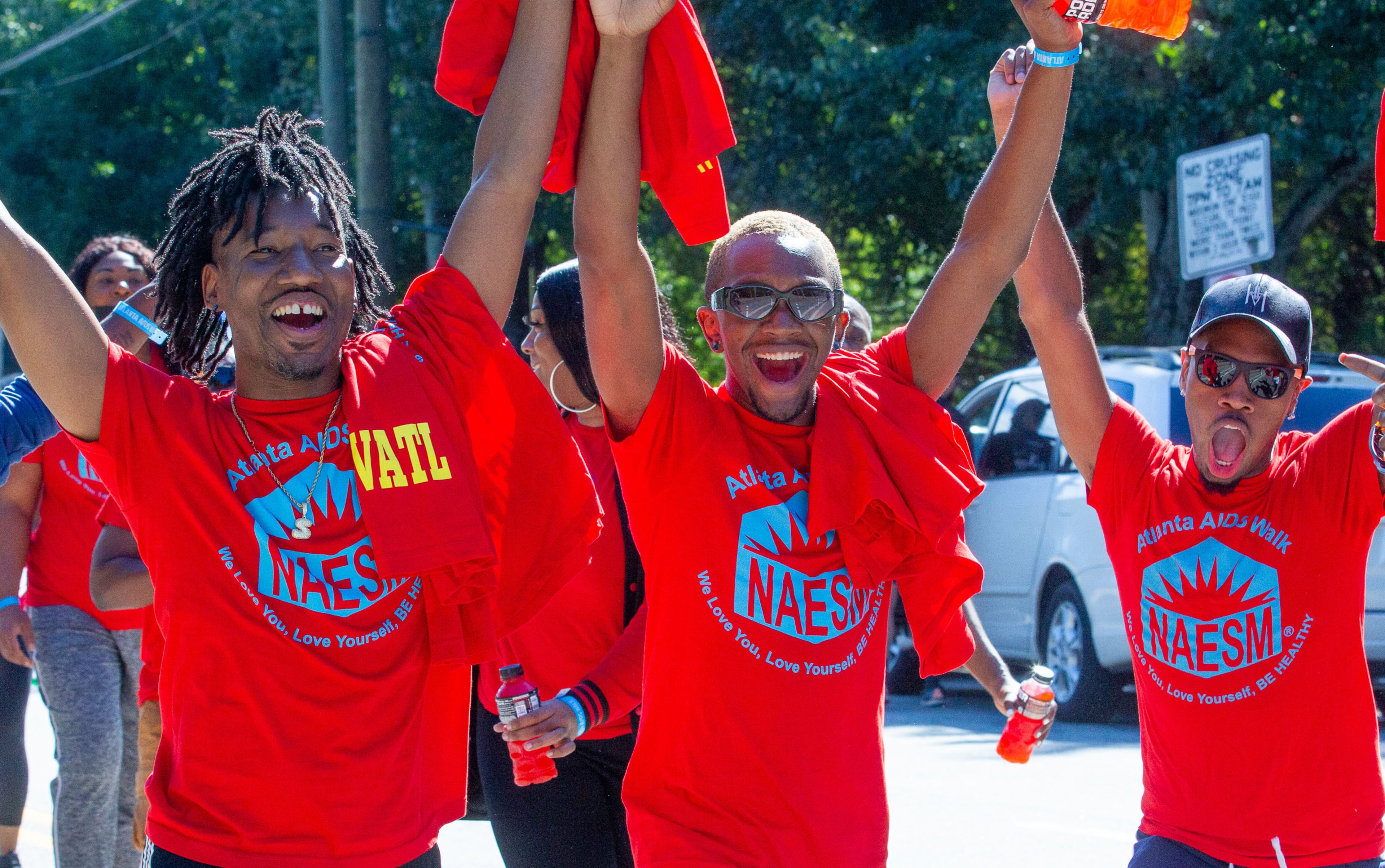 Walkers head up 10th Street at the start of AIDS Walk Atlanta in 2021. Saturday's event will be its 35th. (Steve Schaefer for the AJC)