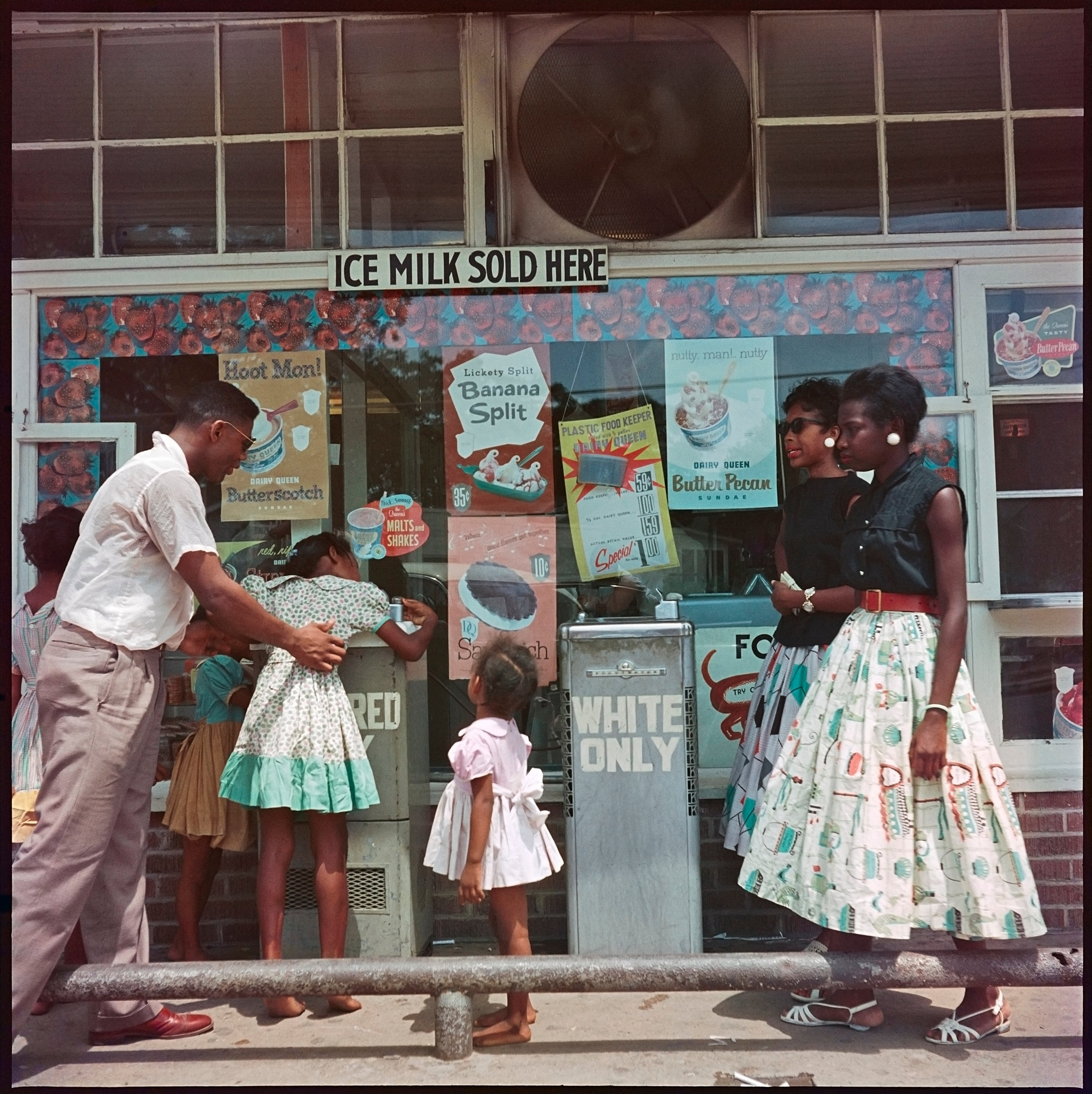 "At Segregated Drinking Fountain, Mobile, Alabama" (1956). (Courtesy of Jackson Fine Art byway of The Gordon Parks Foundation)
