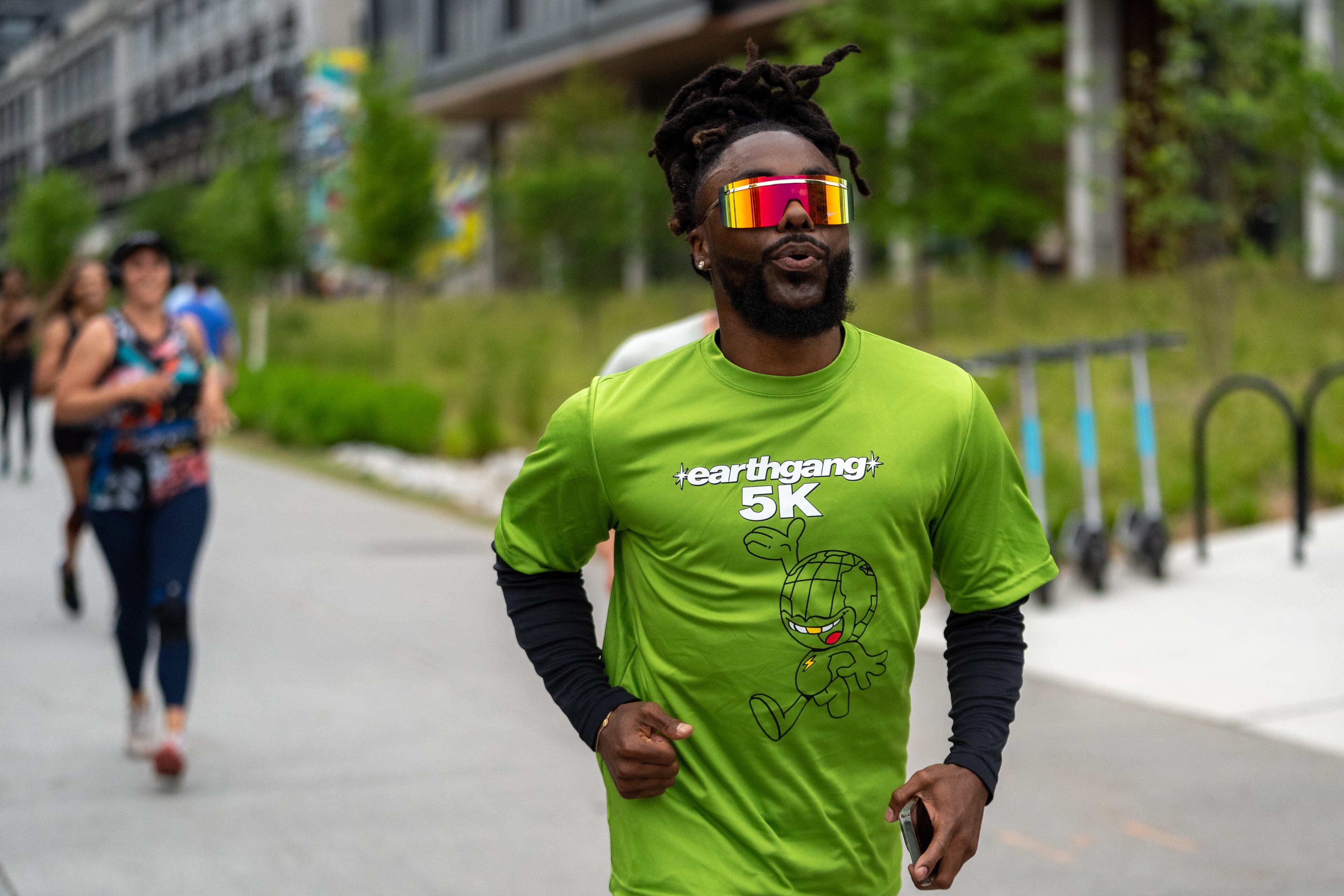Runners gather for the first annual Earthgang 5K run. Participants ran from Chester Avenue to Piedmont Park. (Ben Hendren for the AJC 2024)