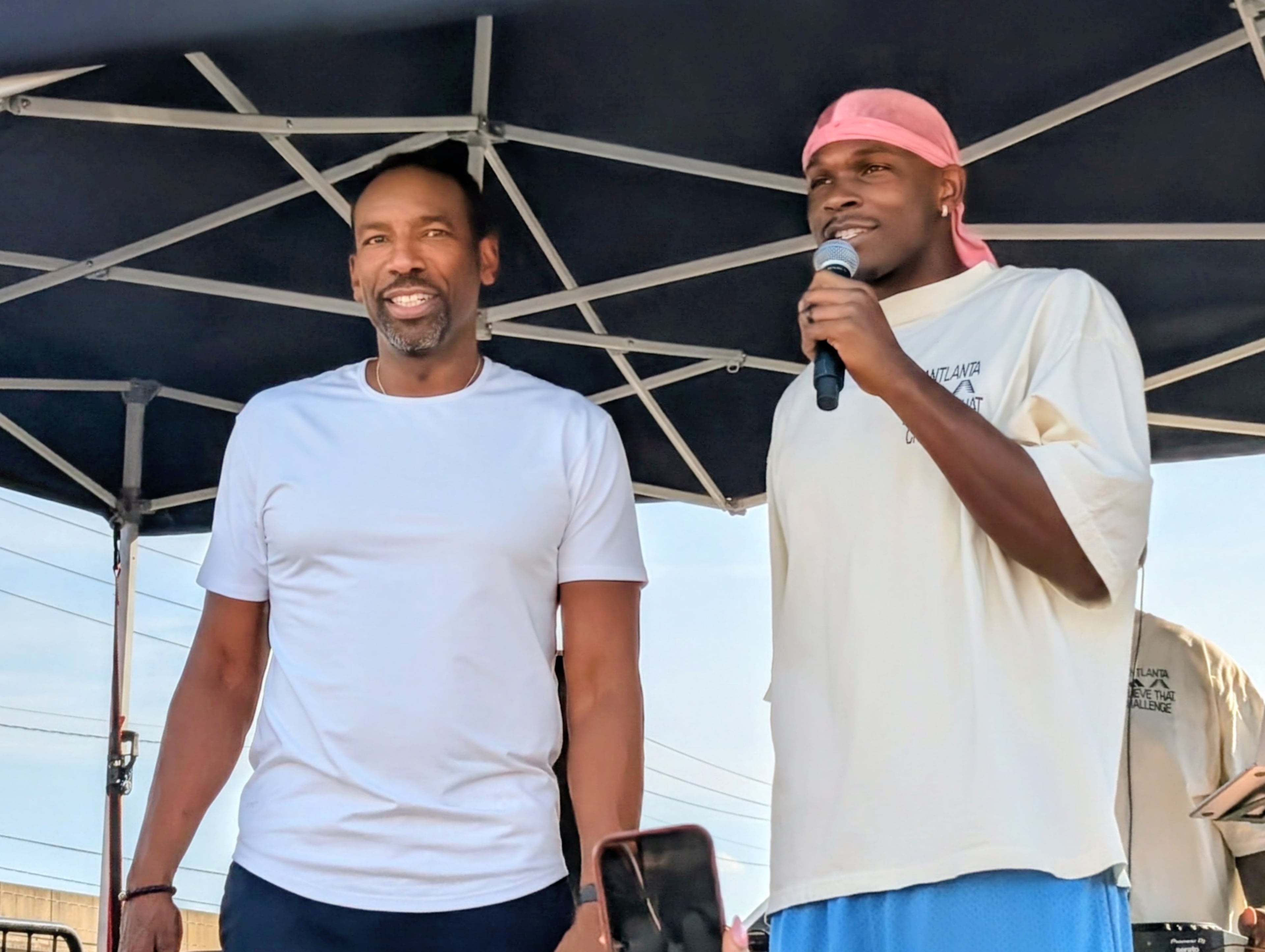 Anthony Edwards and Mayor Andre Dickens speak at Edwards’ one-on-one basketball tournament in Oakland City. (Courtesy of A.R. Shaw)
